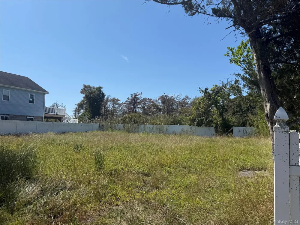62 Laurelton Mastic Beach, NY 