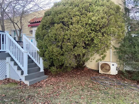237 W Walnut Street