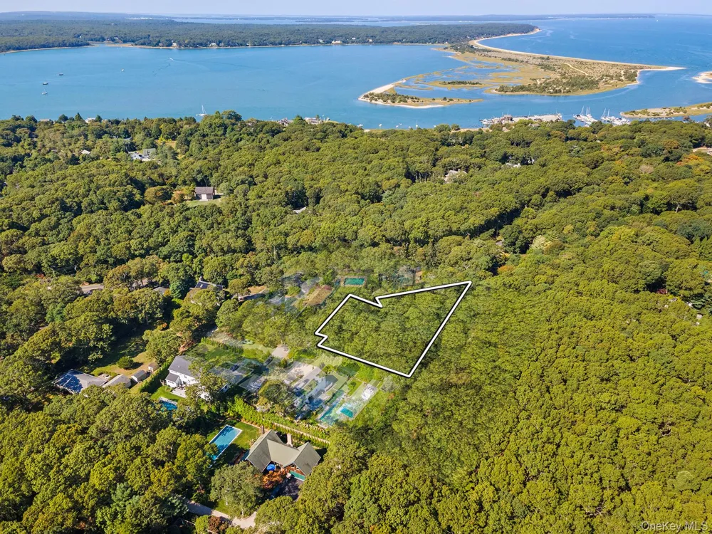 4 Calvin Street East Hampton, NY 11937