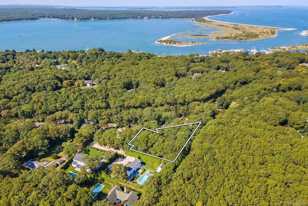 4 Calvin Street East Hampton, NY 11937
