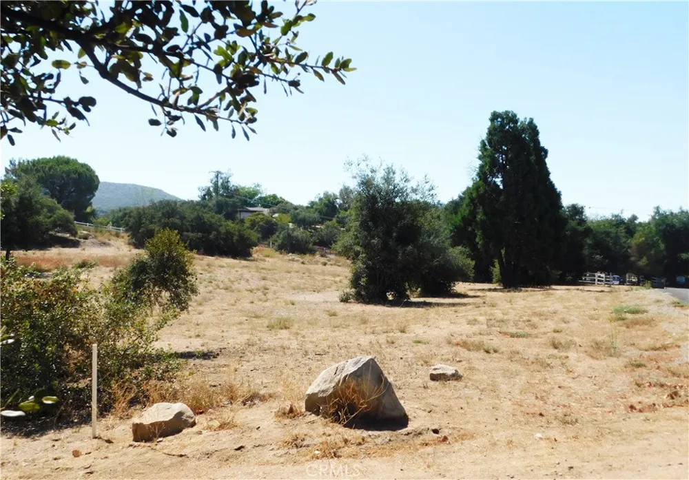 2 S. Main Divide Lake Elsinore, CA 92530
