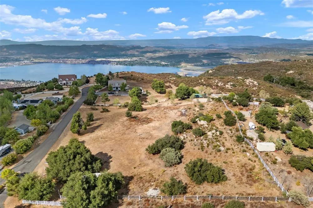 2 S. Main Divide Lake Elsinore, CA 92530