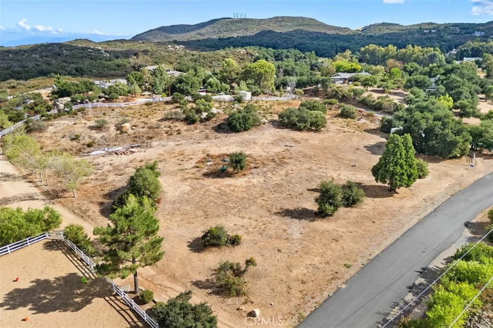 2 S. Main Divide Lake Elsinore, CA 92530