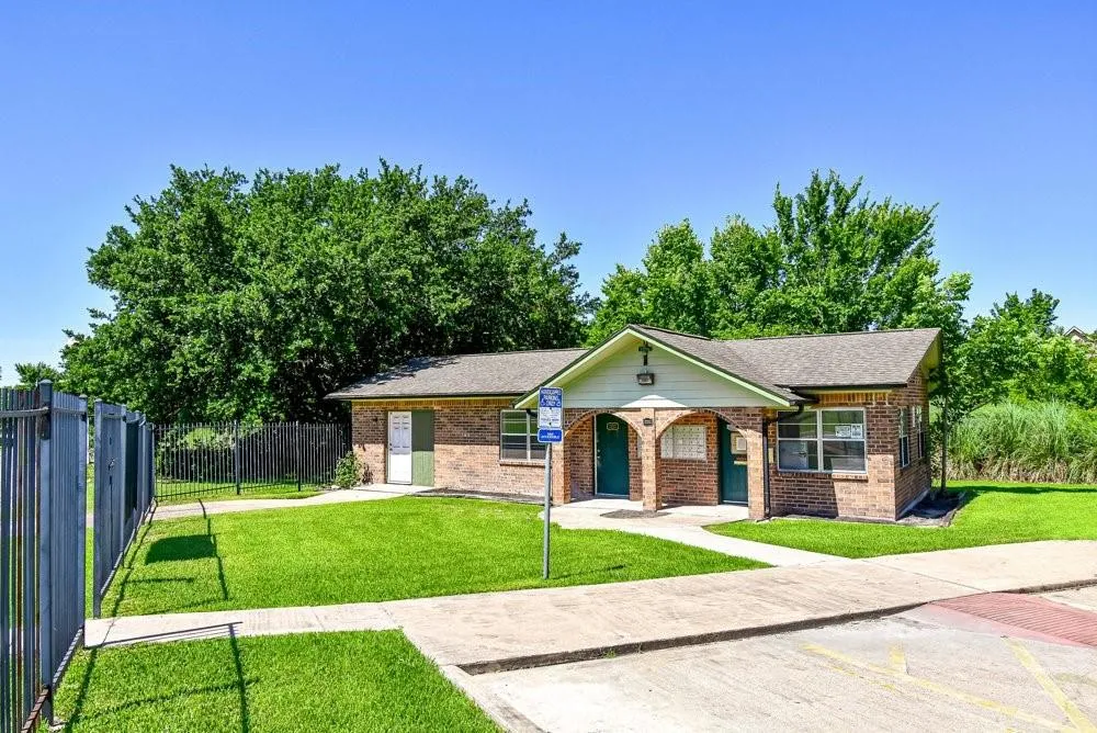 20 S Mechanic St Bellville, TX 77418
