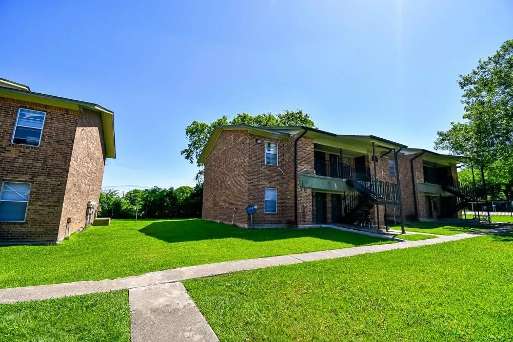 20 S Mechanic St Bellville, TX 77418