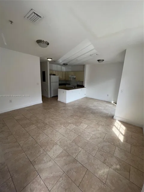 211 W 79th Pl #302