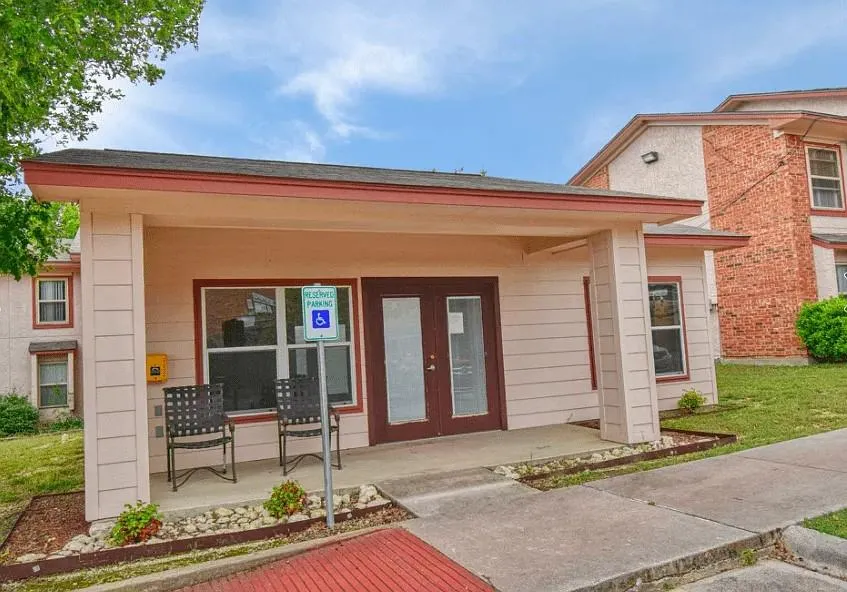 1906 S College Ave Decatur, TX 76234