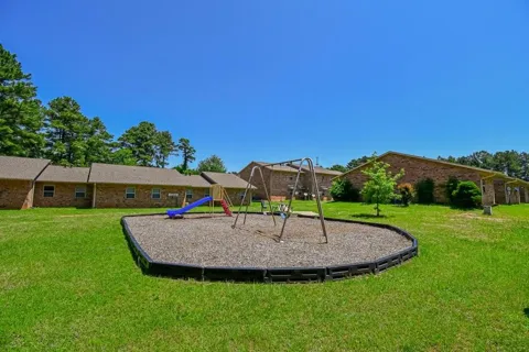 400 Pine Burr Ln