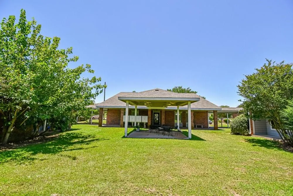 576 Ellen Powell Dr Hempstead, TX 77445