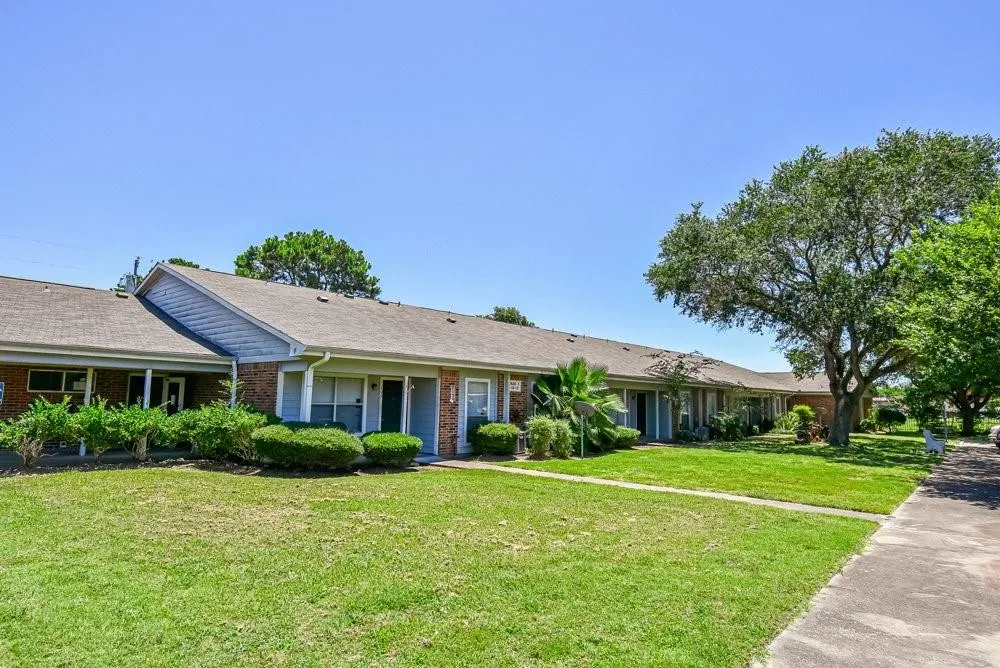 576 Ellen Powell Dr Hempstead, TX 77445