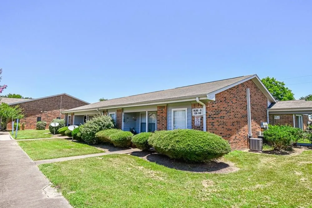 576 Ellen Powell Dr Hempstead, TX 77445
