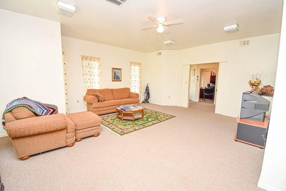 576 Ellen Powell Dr Hempstead, TX 77445