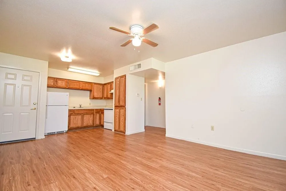 576 Ellen Powell Dr Hempstead, TX 77445