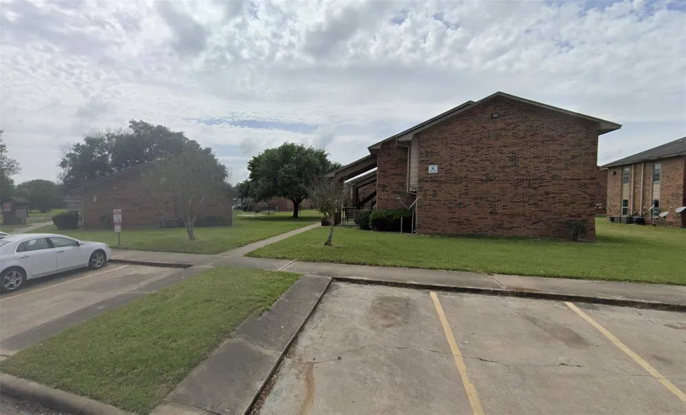 1845 5th St Hempstead, TX 77445
