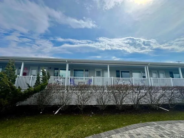 231 Dune Road #905 Westhampton Beach, NY 11978