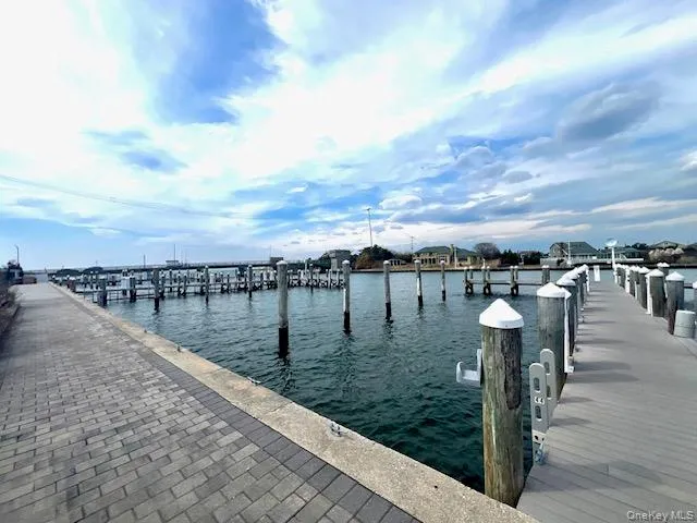 231 Dune Road #905 Westhampton Beach, NY 11978