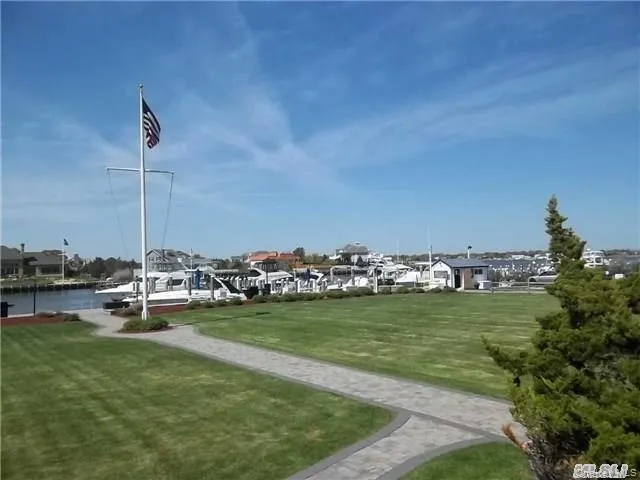 231 Dune Road #905 Westhampton Beach, NY 11978