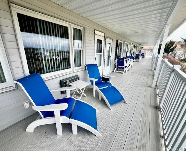 231 Dune Road #905 Westhampton Beach, NY 11978