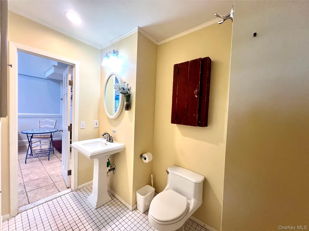 231 Dune Road #905 Westhampton Beach, NY 11978
