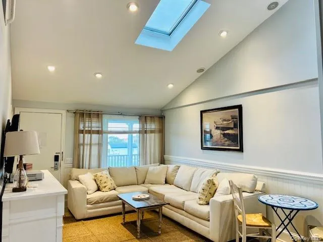 231 Dune Road #905 Westhampton Beach, NY 11978