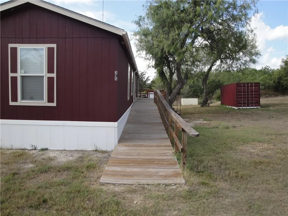 315 S Vista Drive S Sandia, TX 78383
