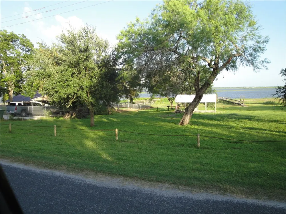 315 S Vista Drive S Sandia, TX 78383