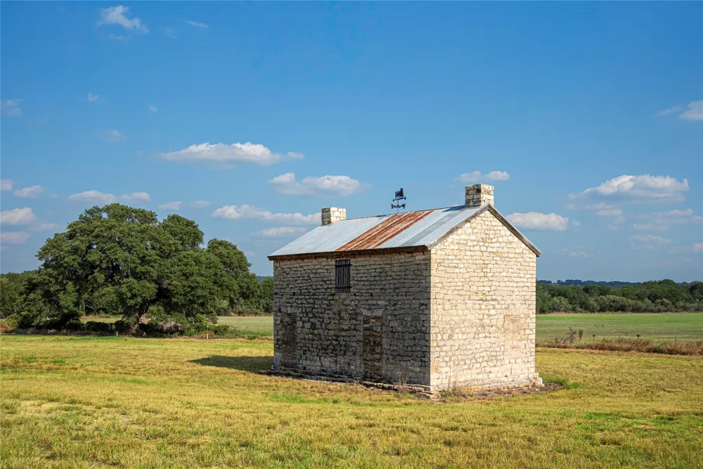 11157 State Highway 36 Jonesboro, TX 76538