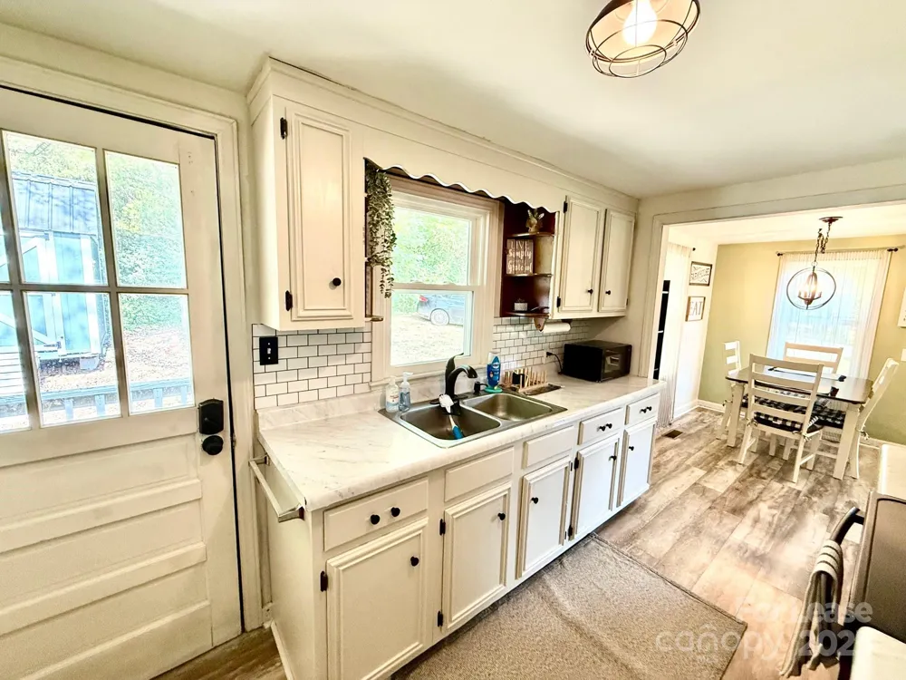 12 Powell Street Asheville, NC 28806