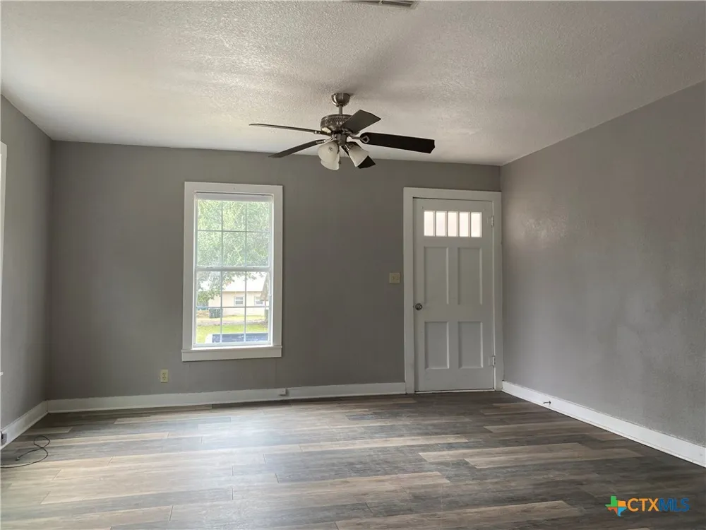 121 E 15th Street Shiner, TX 77984