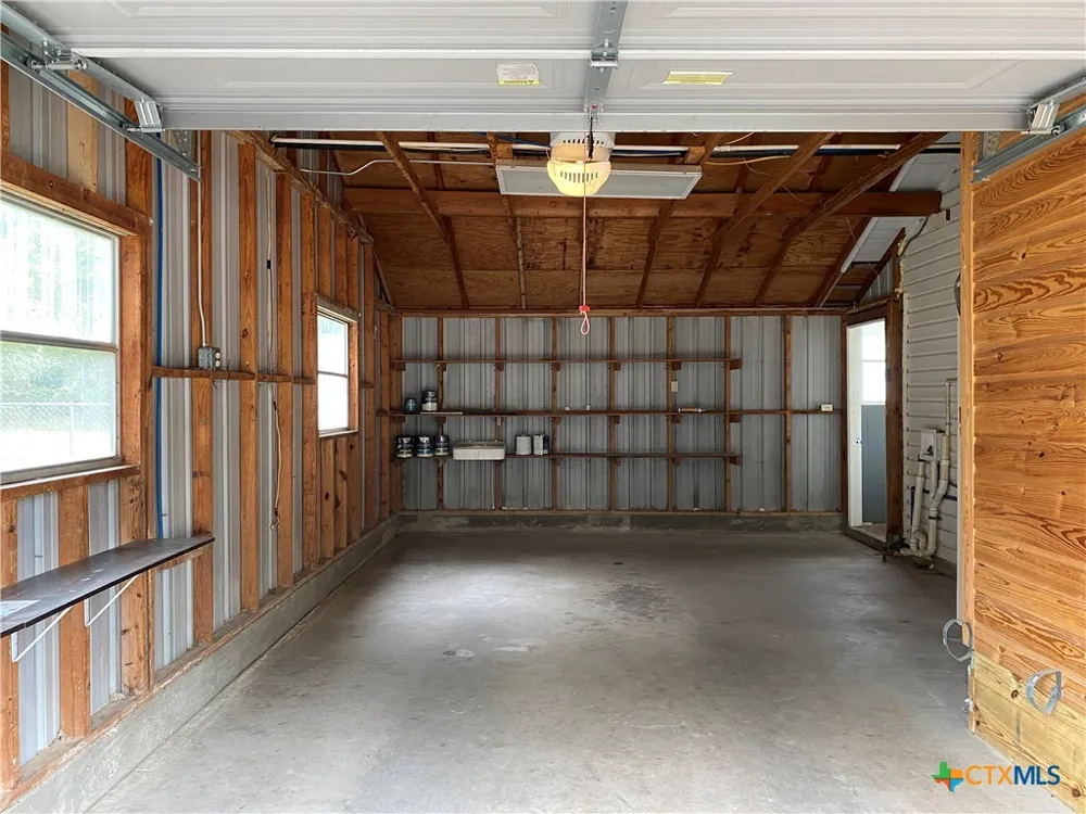 121 E 15th Street Shiner, TX 77984