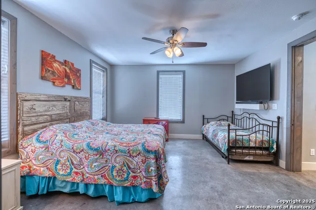 989 Mountain Valley Drive Concan, TX 78838