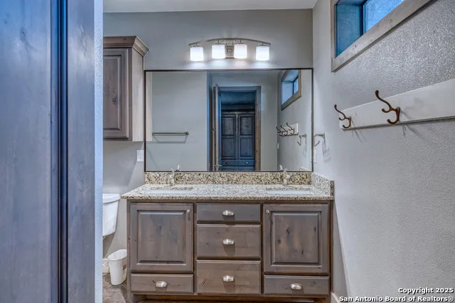 989 Mountain Valley Drive Concan, TX 78838