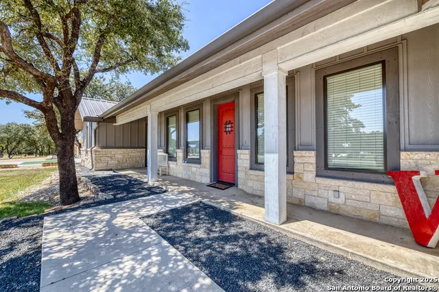 989 Mountain Valley Drive Concan, TX 78838