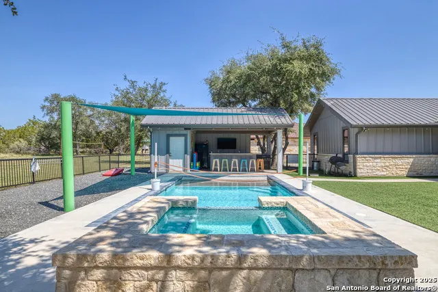 989 Mountain Valley Drive Concan, TX 78838
