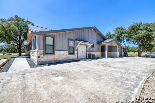 989 Mountain Valley Drive Concan, TX 78838