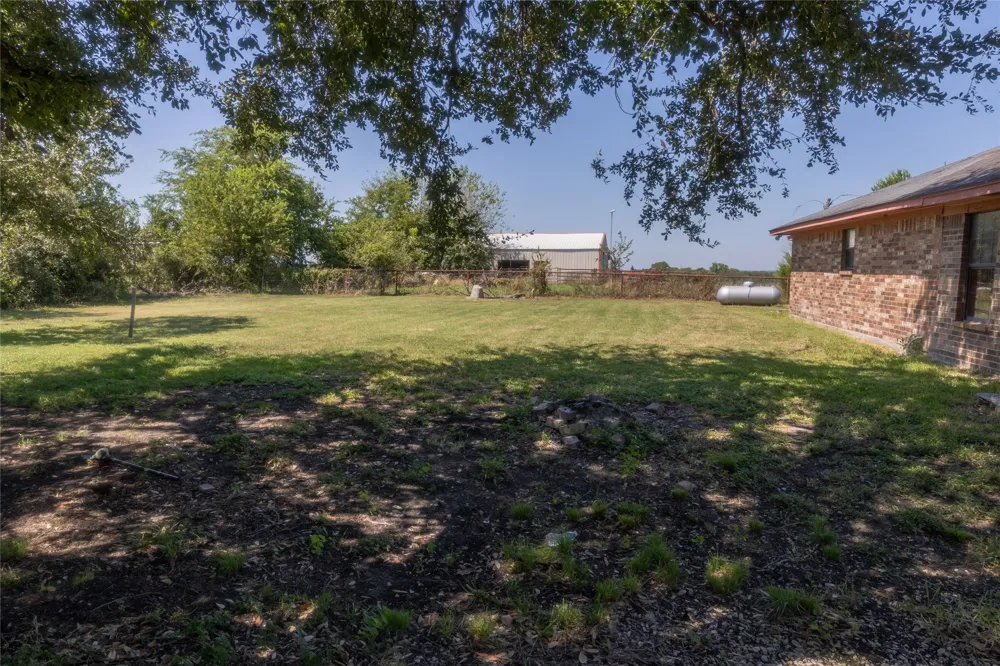 3225 Terrier Hill Lane Brenham, TX 77833