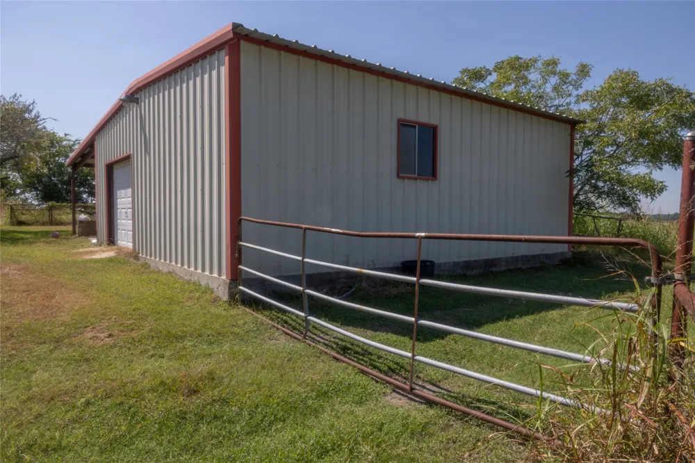 3225 Terrier Hill Lane Brenham, TX 77833
