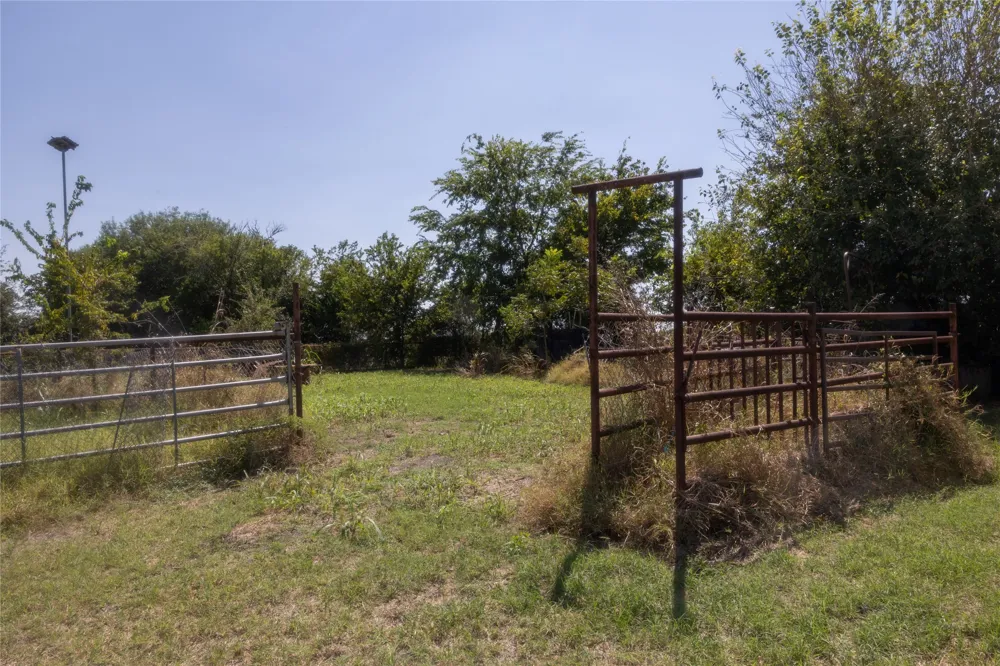 3225 Terrier Hill Lane Brenham, TX 77833