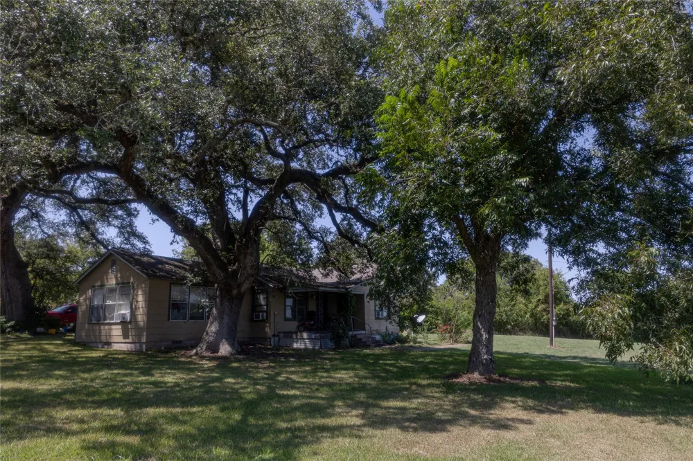 3225 Terrier Hill Lane Brenham, TX 77833