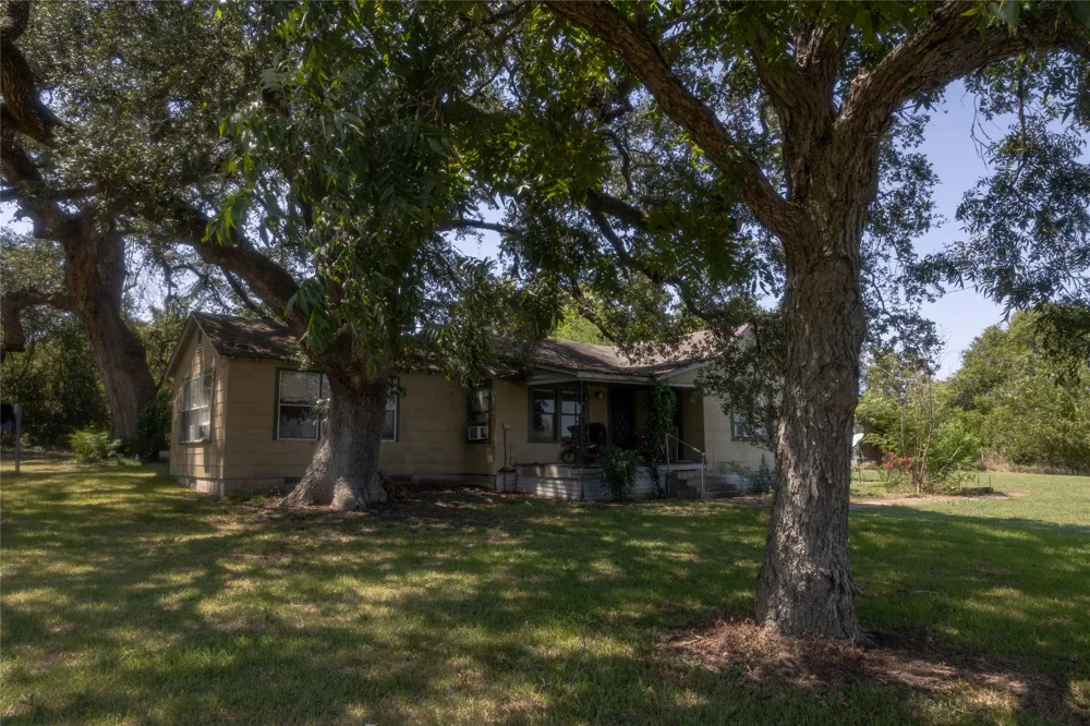3225 Terrier Hill Lane Brenham, TX 77833