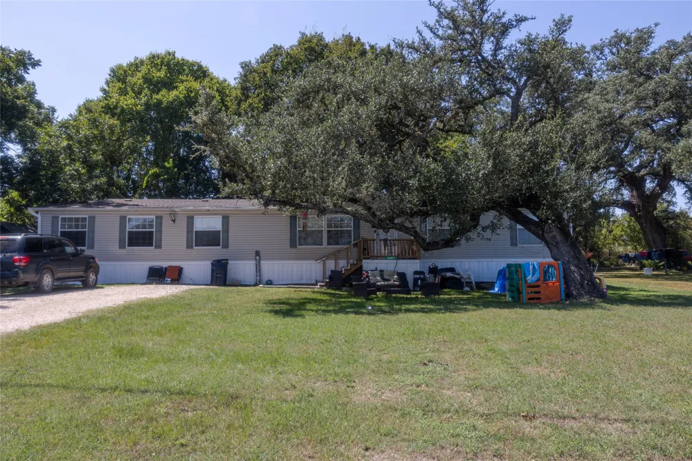 3225 Terrier Hill Lane Brenham, TX 77833