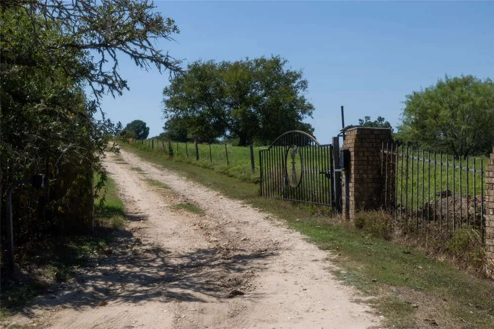 3225 Terrier Hill Lane Brenham, TX 77833