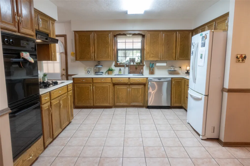 3225 Terrier Hill Lane Brenham, TX 77833