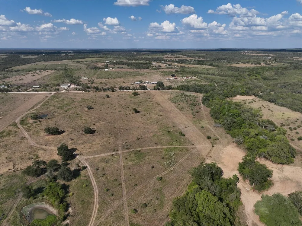 6 Pettytown Road Dale, TX 78616