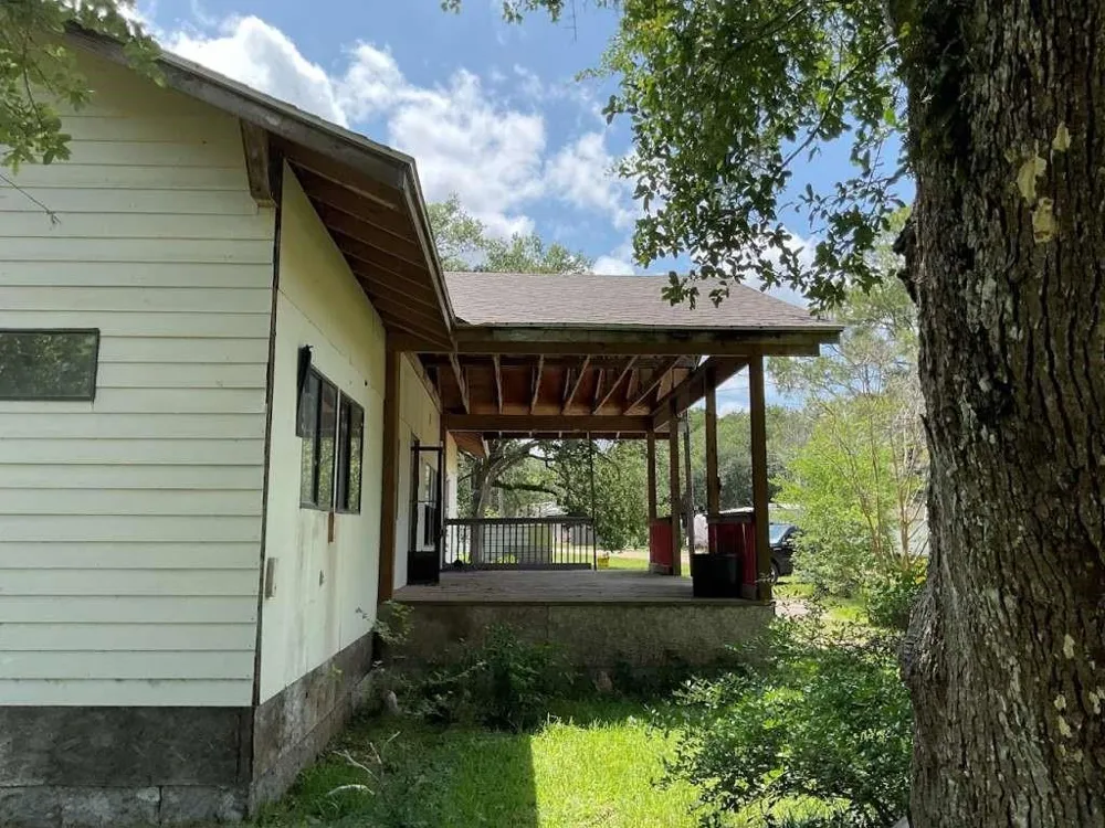 108 Bounty Street Blessing, TX 77419