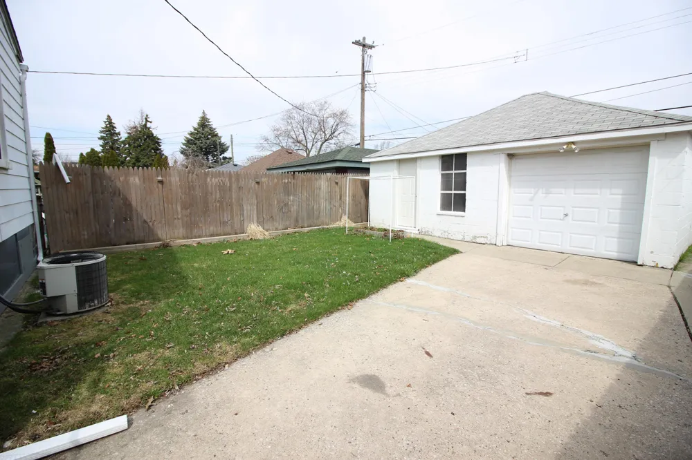 1316 Vinewood Street Wyandotte, MI 48192