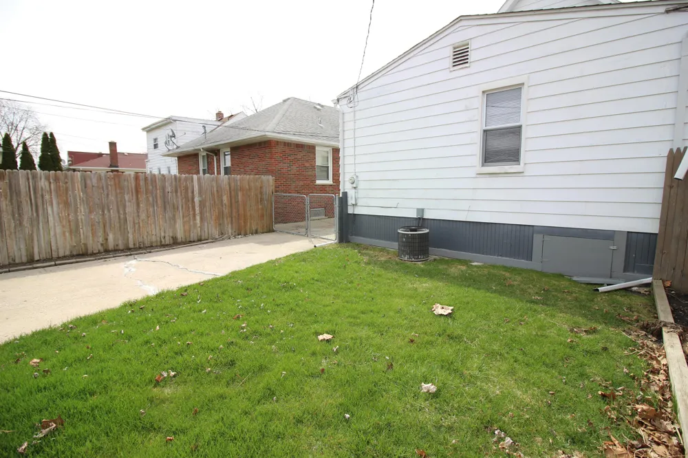 1316 Vinewood Street Wyandotte, MI 48192