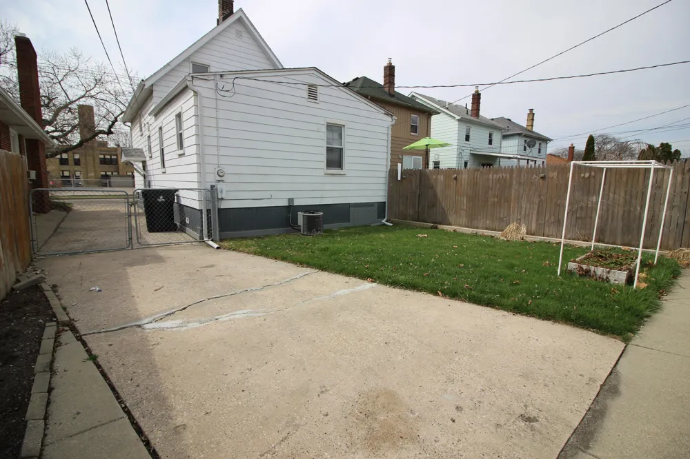 1316 Vinewood Street Wyandotte, MI 48192