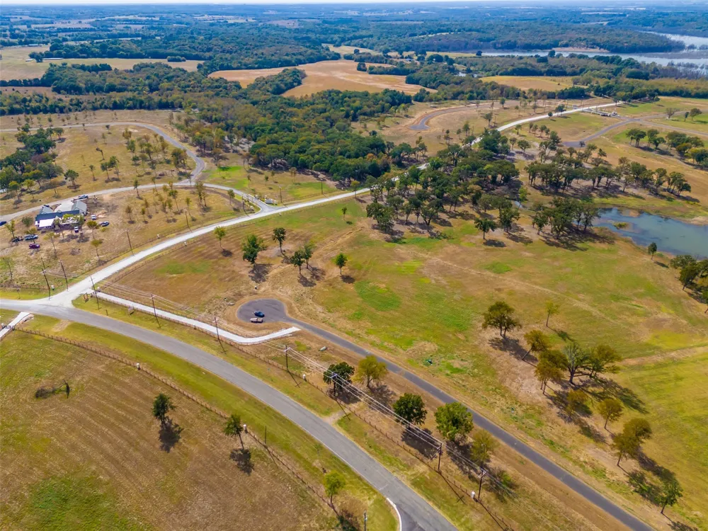 237 Lakeshore Terrace Windom, TX 75492