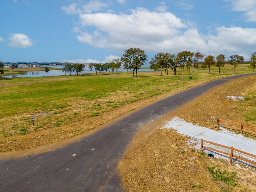 237 Lakeshore Terrace Windom, TX 75492
